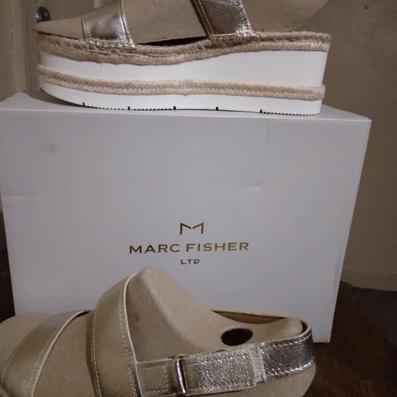 Marc Fisher Sandles - Picture 3 of 4
